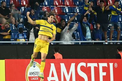 Cavani celebra con todas las ganas su agónico gol a Trinidense, que le dio tres puntos muy importantes a Boca en la Copa Sudamericana