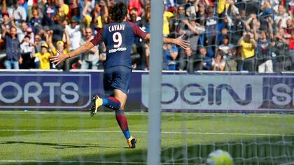 Cavani festeja su gol ante Amiens