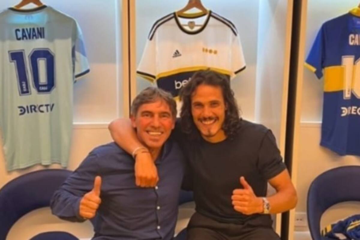 Cavani junto a Sergio Manteca Martínez, del aeropuerto a la Bombonera y de ahí a la cancha