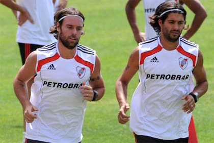 Cavenaghi y el Chori Domínguez, en la práctica de hoy en Núñez
