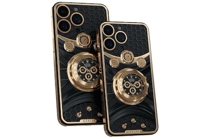 Caviar creó un iPhone 14 Pro bañado en oro que tiene un Rolex Daytona incrustado en el dorso. Sólo se harán 3 unidades y tiene un precio de 135.000 dólares