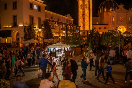 Cayalá de noche