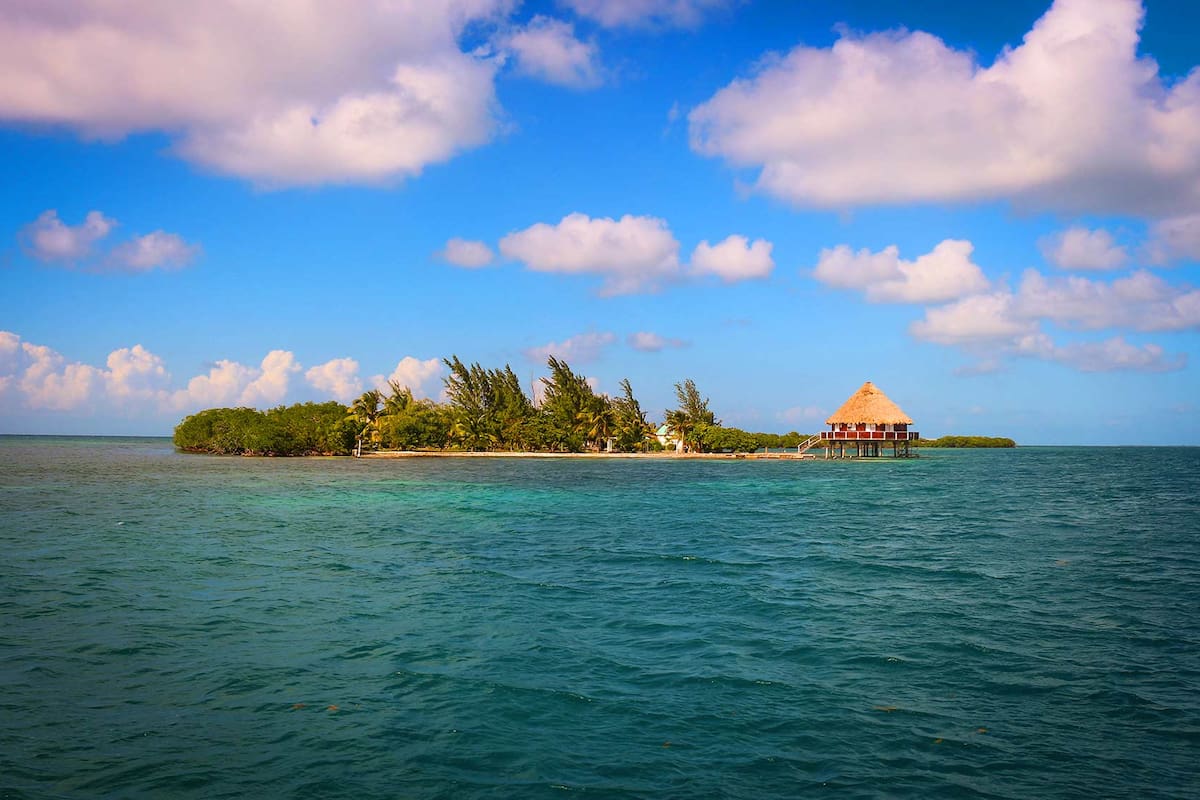Caye Caulker, junto a toda la costa de Belice, forma parte de la segunda barrera coralina más grande del mundo después de la de Australia.