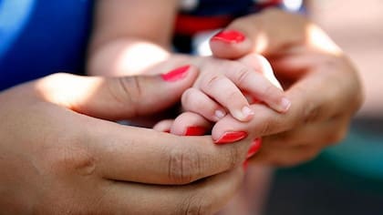Cayeron las cifras de embarazos adolescentes en la Argentina