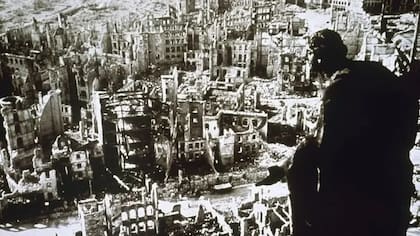 Cayeron sobre la ciudad 1800 toneladas de explosivos