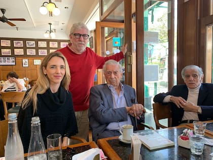 Cayetana Álvarez de Toledo, Marcelo Gioffré, el Nobel de Literatura 2010 y Juan José Sebreli