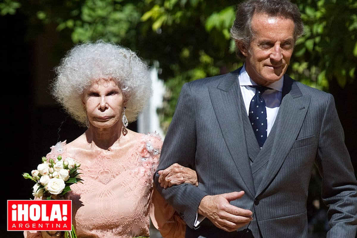Cayetana Fitz-James-Stuart y Alfonso Diez en una fotografía tomada el día de su casamiento, el 5 de octubre de 2011, en el Palacio Las Dueñas, Sevilla.