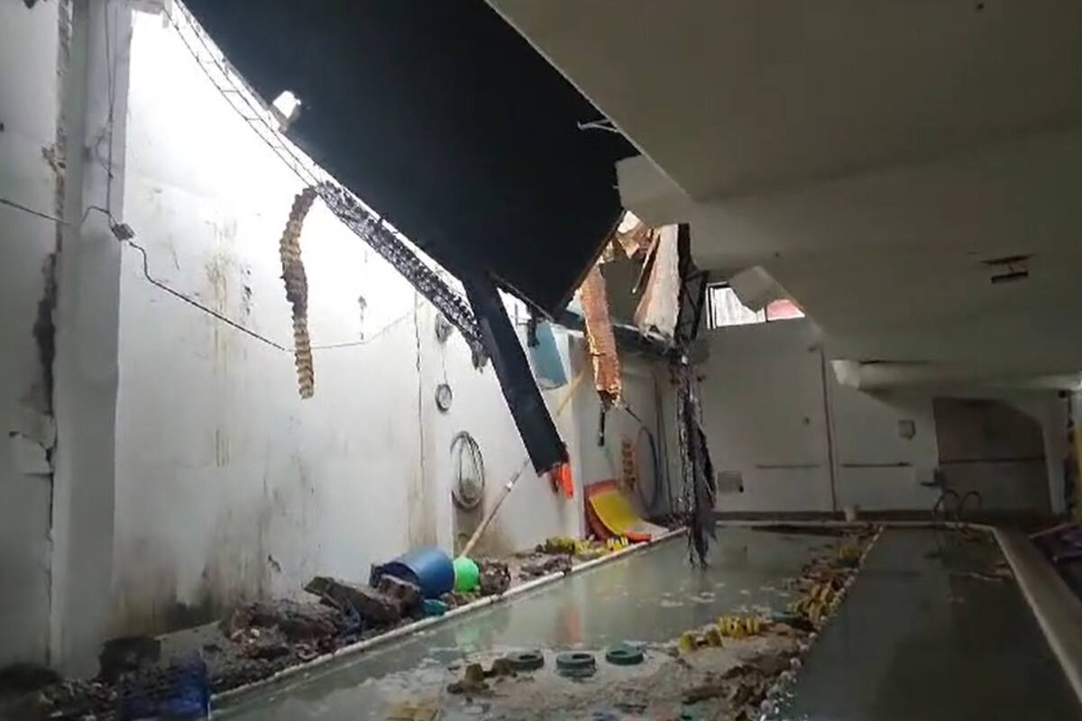 Cayó el techo de un natatorio.