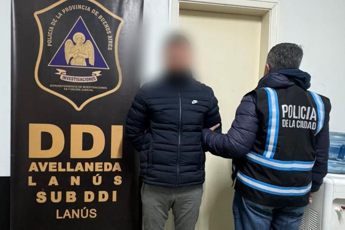 Um homem em fuga, acusado de tentar matar seu irmão a facadas, caiu em Lanús