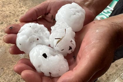 Cayó granizo del tamaño de una pelota de tenis en Córdoba