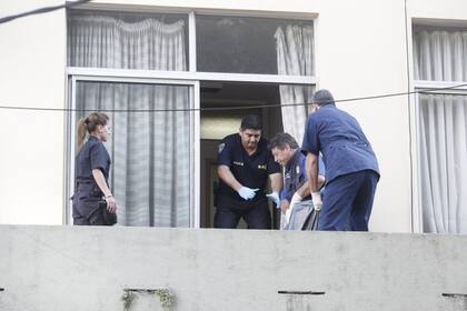 Cayó una mujer desde un balcón e investigan si se trató de un femicidio