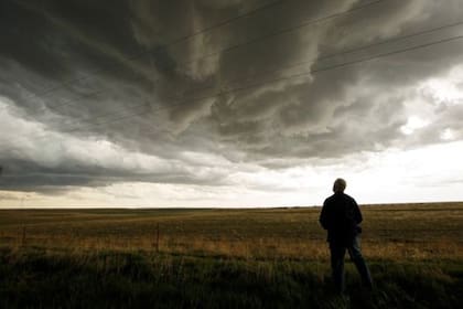 Los cazatormentas a veces viajan cientos de kilómetros para perseguir tornados.