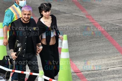 Cazzu y Christian Nodal fueron captados de la mano en Guatemala
