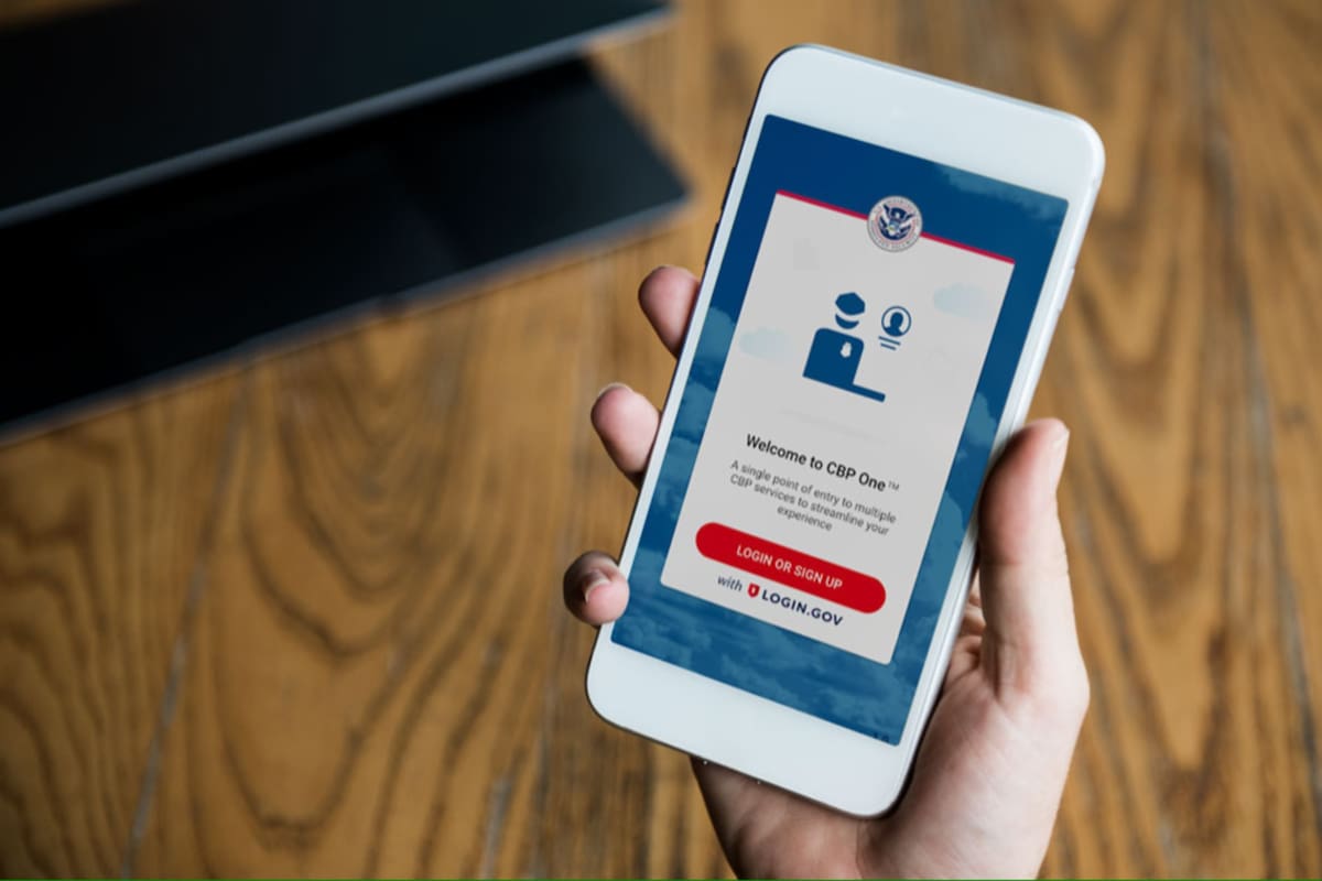 CBP One es una app gratuita que está disponible para los migrantes que desean tramitar su solicitud de asilo