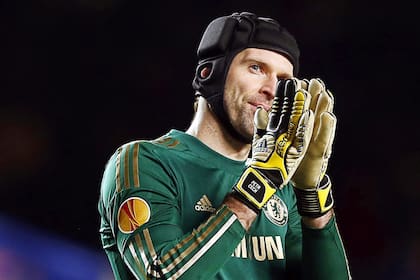Cech dejó Chelsea y se fue a Arsenal, su clásico rival