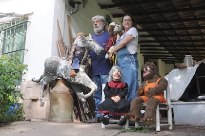Cecile Charré sigue trabajando con sus títeres, en el Valle de Calamuchita