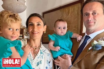 Cecilia Borgia y Pablo Di Campello, felices con sus hijas Cora y Allegra.