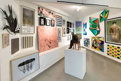 Cecilia Caballero participa con la muestra colectiva Del piso al techo, un homenaje a Alejandro Vautier, curada por Eduardo Stupía