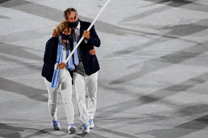 Cecilia Carranza y Santiago Lange, los abanderados argentinos en la ceremonia inaugural de Tokio 2020.