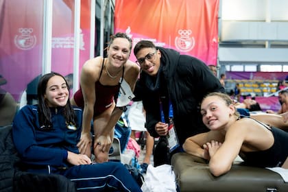 Cecilia Dieleke, junto con Malena Santillán, Andrea Berrino y José Antonio Materano Martínez