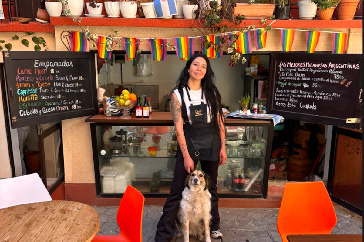 Cecilia en su emprendimiento gastronómico de comida argentina, Cécile Sabor Argentino, hoy casi sin clientes