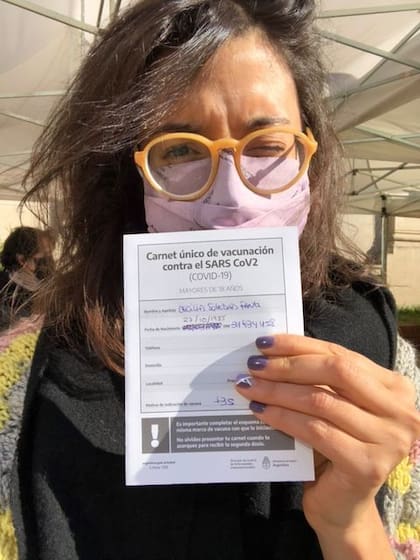 Cecilia Fanti es librera (35) y se vacunó con AstraZeneca en La Rural.