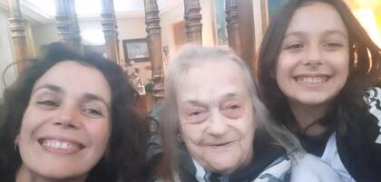 Cecilia, junto a su hija y su abuela. Recuerdos hermosos que jamás olvidará.