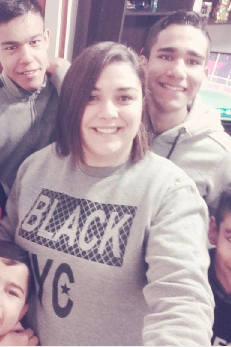 Cecilia, Maricela y los cuatro niños en una de las priemas fotos que se tomaron después de la adopción