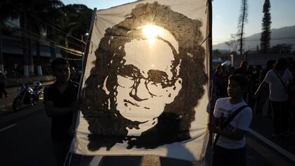 Cecilia no tiene dudas de que despertó del coma gracias a la intercesión de monseñor Romero.