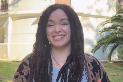 Cecilia Scalia es una astrónoma de la UNLP y tiene la cuenta @astrochica.lp para hablar de la temática