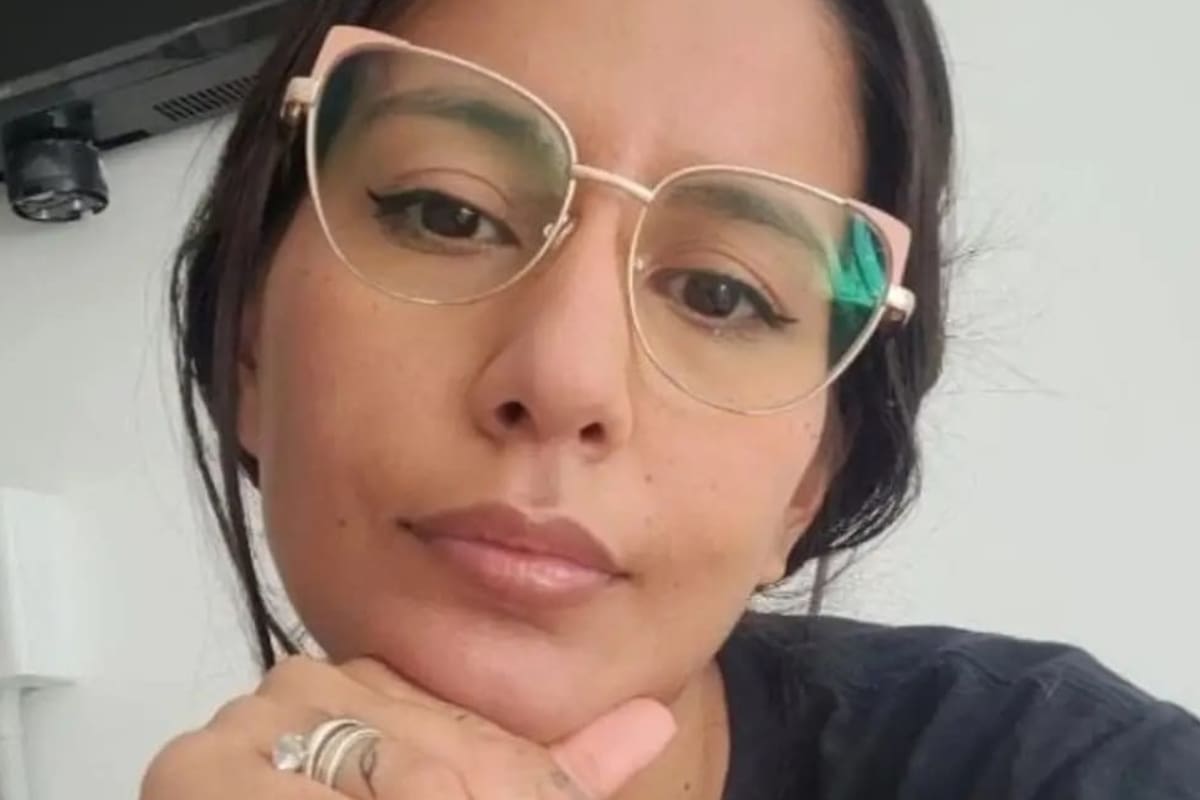 Cecilia Strzyzowski, con el anillo que le regaló César Sena cuando se casaron