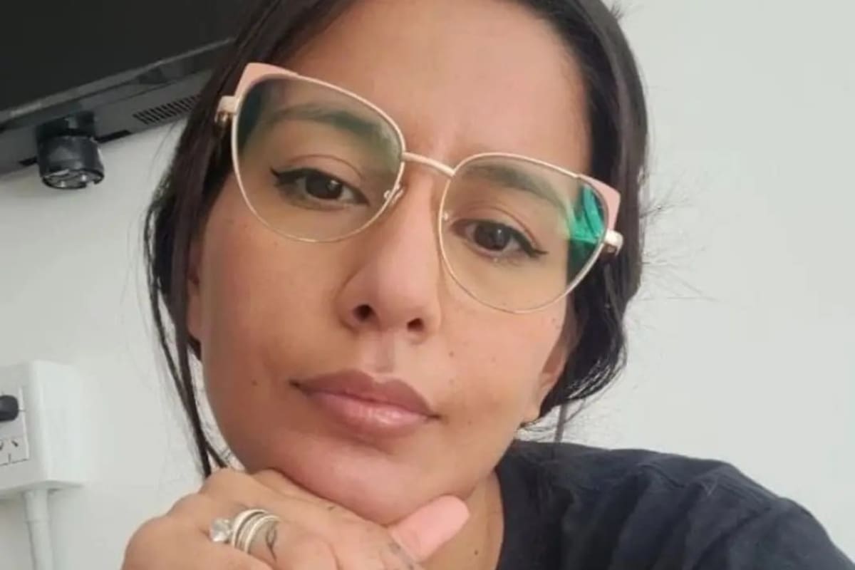 Cecilia Strzyzowski, con el anillo que le regaló César Sena cuando se casaron