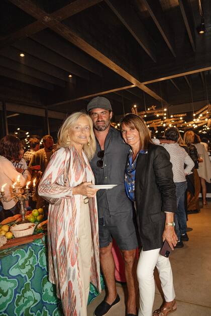 Cecilia Zuberbühler, Diego Balut y su madre, Teresa Calandra.