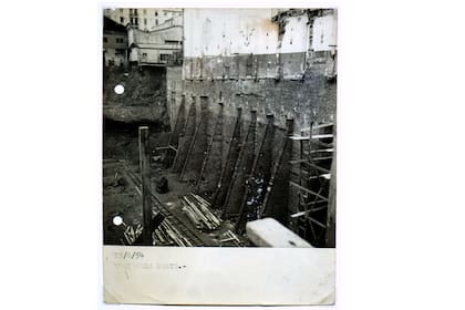 Foto de archivo de 1954, que muestra la construcción del Teatro San Martín