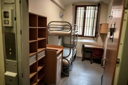 Celda promedio de la prisión de La Santé, en París, Francia. Fuente: X