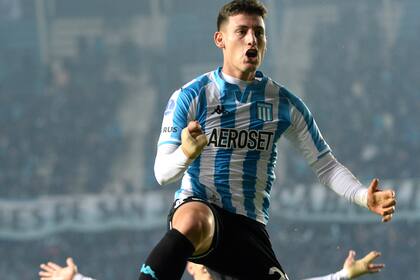 Celebra Chancalay, autor de un gol crucial para la Academia