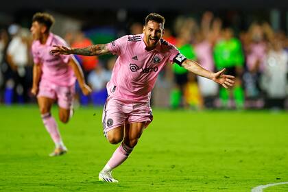 Celebra Lionel Messi un tiro libre sensacional, el que abrió la puerta de una nueva era