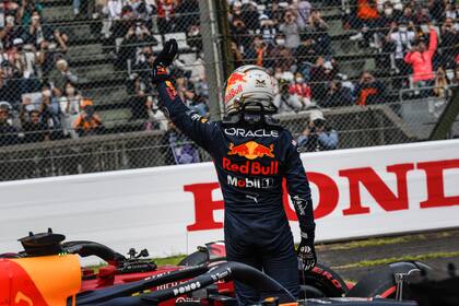 Celebra Max Verstappen su quinta pole position del año y primera en el Gran Premio de Japón de Fórmula 1; partirá en el lugar óptimo este domingo como para proclamarse bicampeón.
