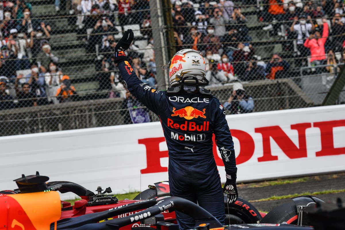 Celebra Max Verstappen su quinta pole position del año y primera en el Gran Premio de Japón de Fórmula 1; partirá en el lugar óptimo este domingo como para proclamarse bicampeón.