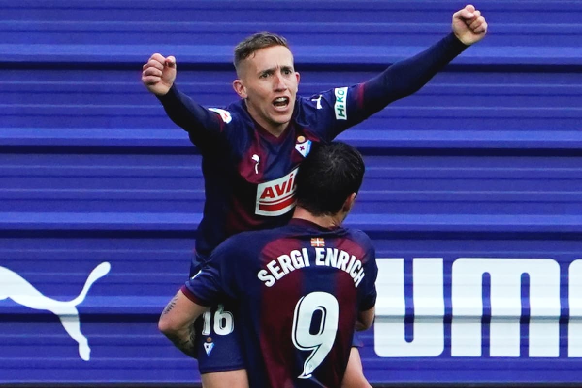 Celebra Pablo de Blasis, autor de un golazo para Eibar