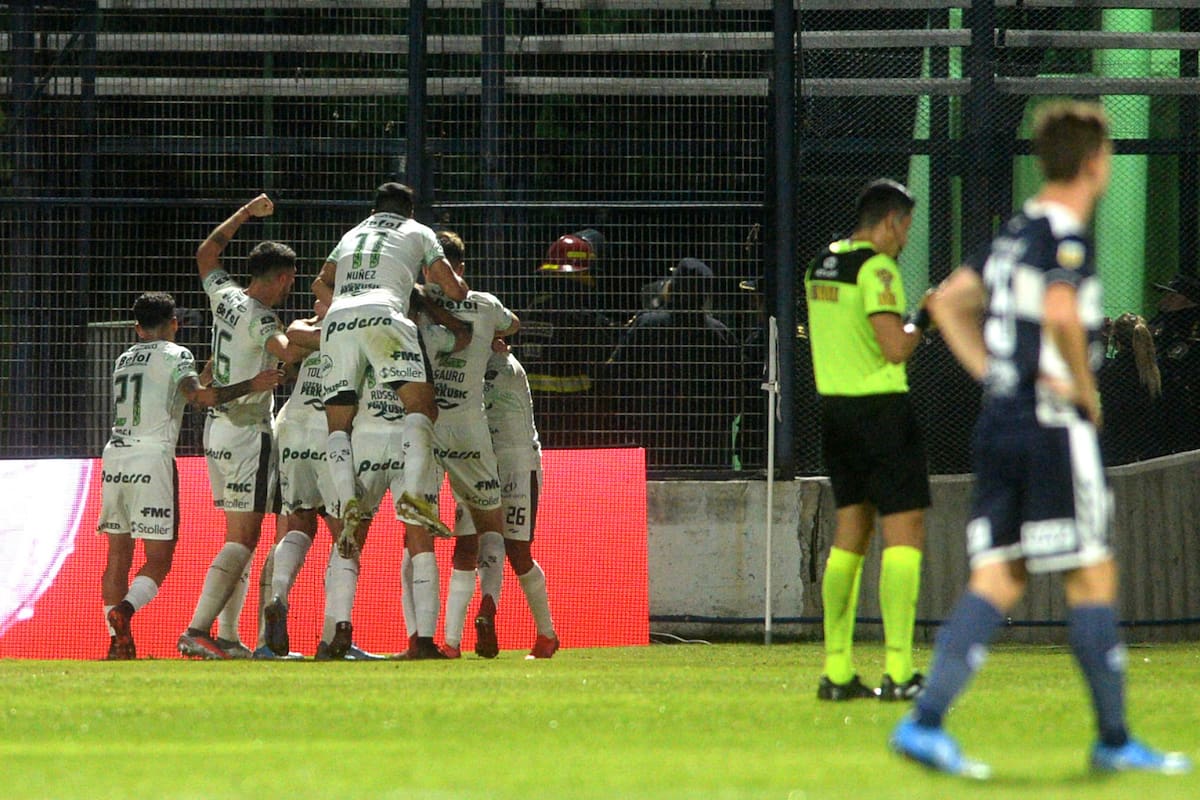 Celebra Sarmiento, que alimenta su promedio y se anima a soñar