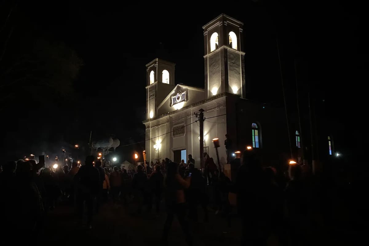 Celebración de la Noche de las Antorchas en La Paz, departamento de Colonia