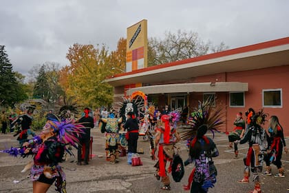 Celebraciones del Día de Muertos unen a comunidades hispanas en EE. UU. pese a temor por redadas