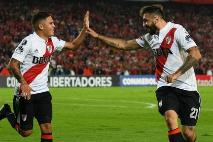 Celebran Quintero, que dio la asistencia, y Pratto, autor del gol del triunfo