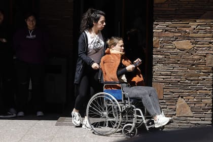 Celeste Castillón, durante el velatorio de su pareja Ariel Baldi y de su hijo Benicio, de cinco años