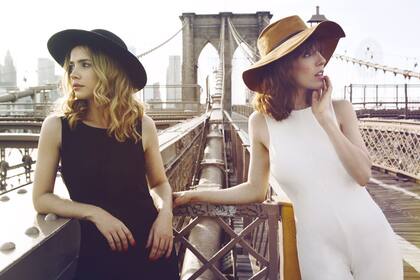 Celeste Cid y Paula Kohan posaron en el Puente de Brooklyn