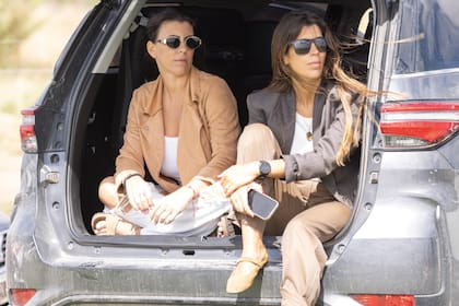 Celeste Pumpido miró el partido desde el baúl del auto, acompañada por María Viñals