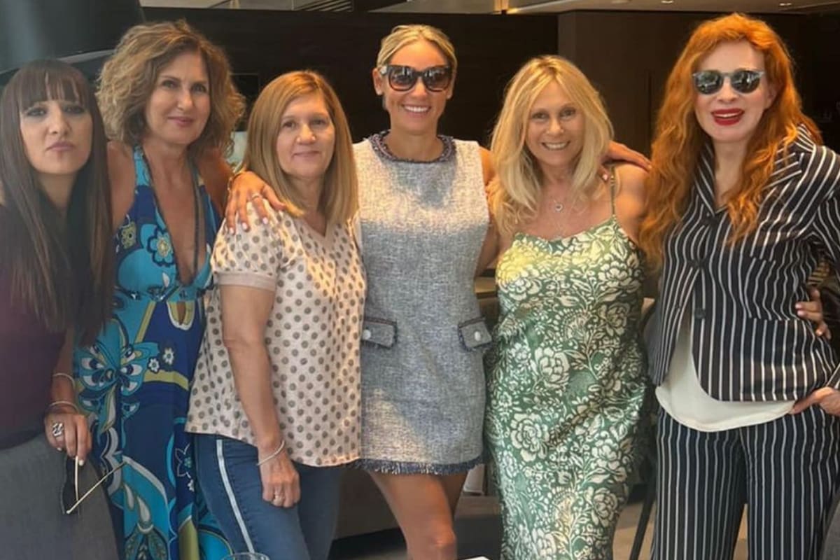 Celia Cuccittini, festejó su cumpleaños rodeada de un grupo de amigas