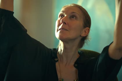Celine Dion en un pasaje del documental que narra su lucha para poder volver a cantar
