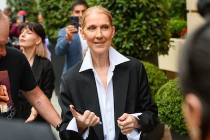 Céline Dion llega al Hotel Royal Monceau de París antes de la inauguración de los Juegos Olímpicos de París 2024